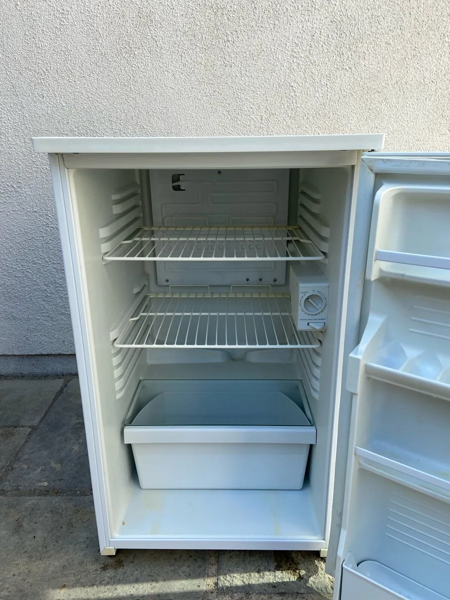 Hotpoint Under Counter Fridge. - Image 4