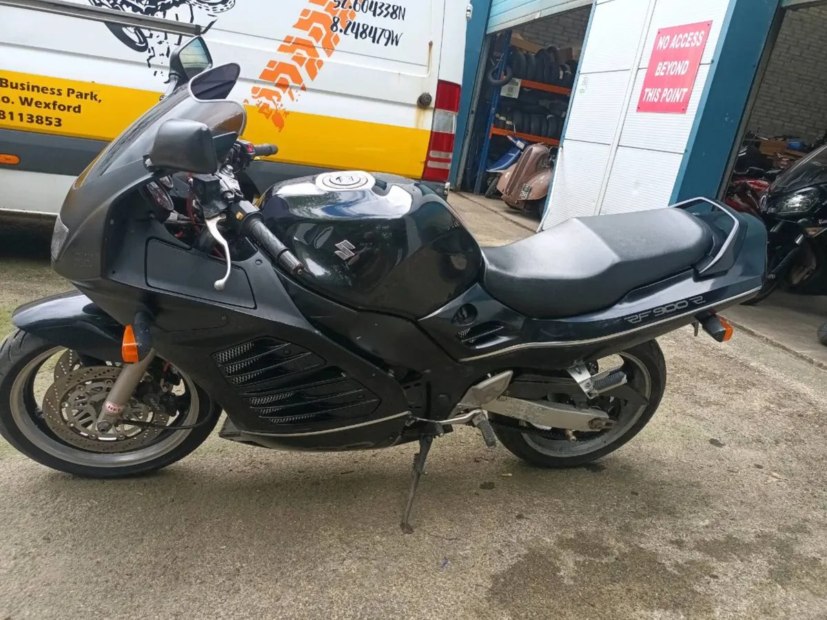 SUZUKI RF900 - Image 3