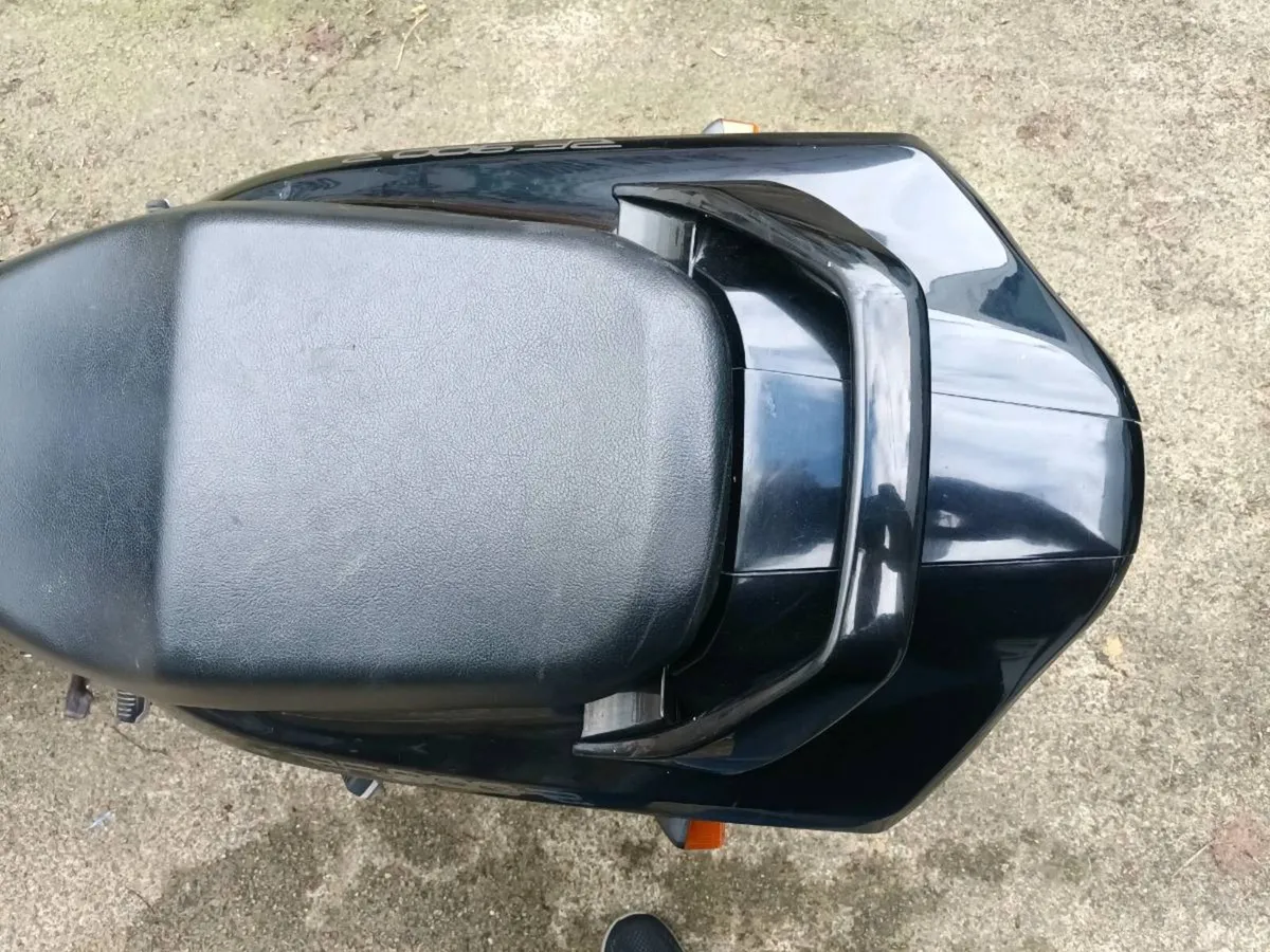 SUZUKI RF900 - Image 4