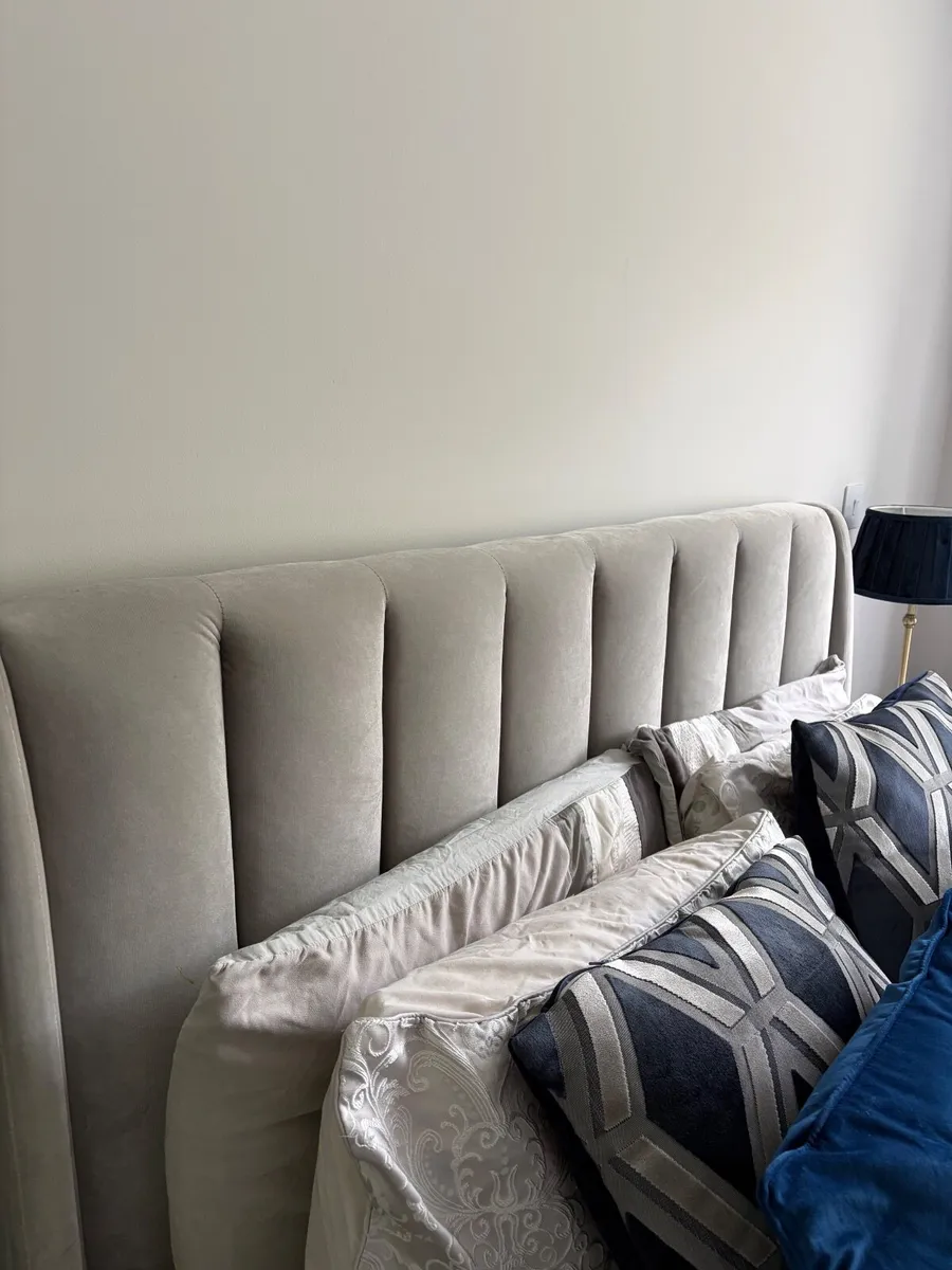 Double Bed - Image 3
