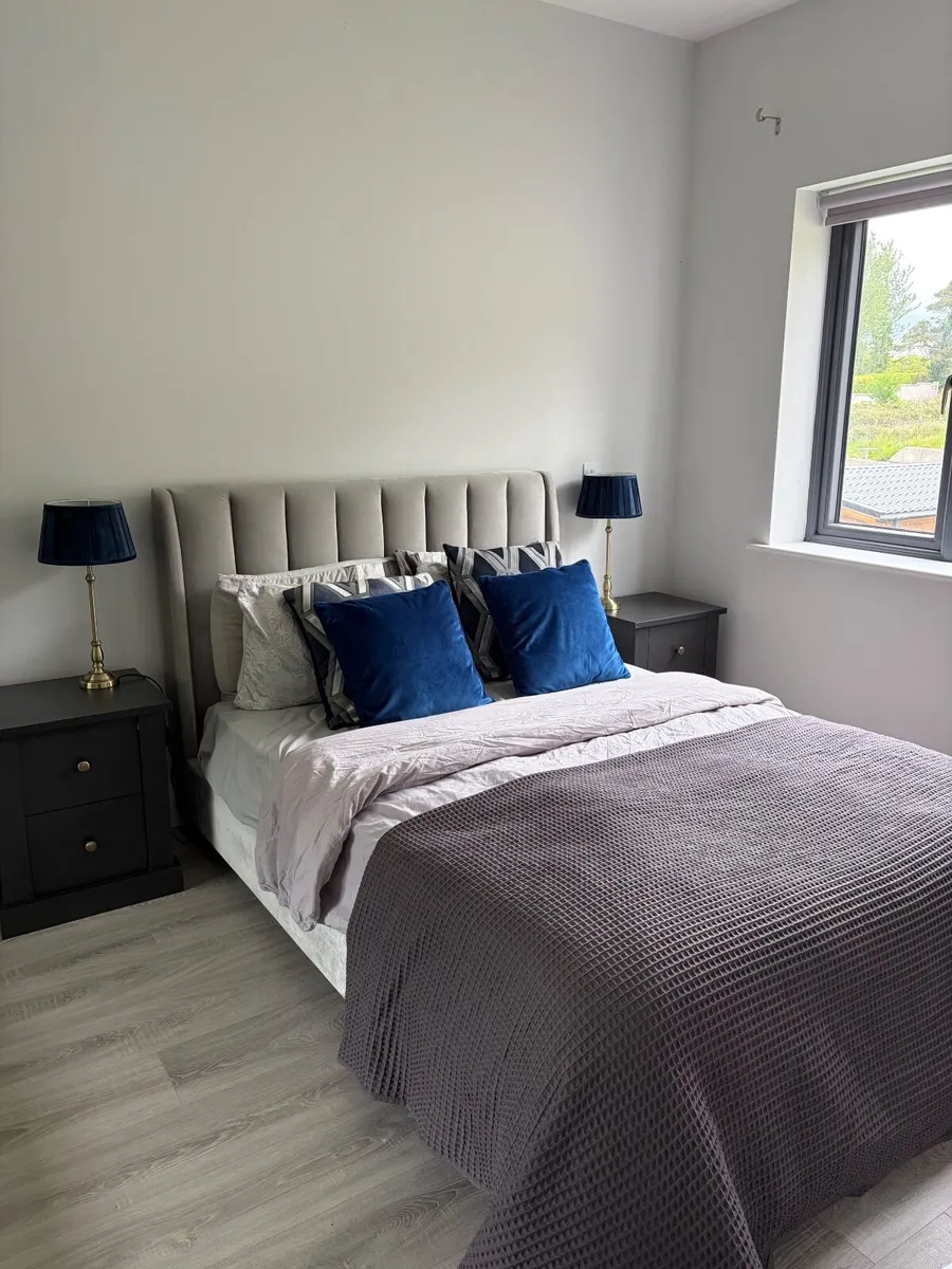 Double Bed - Image 4
