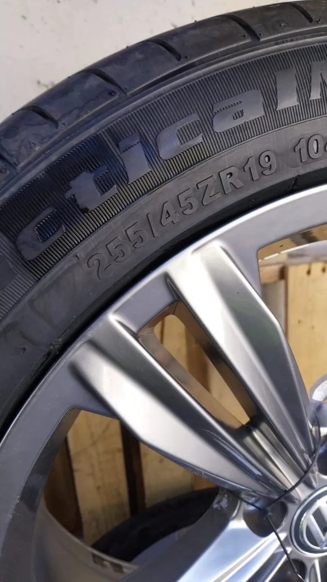 2020 Volkswagen Tiguan 19" Alloy Wheels Set - Image 3
