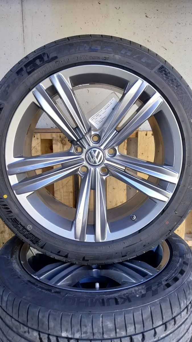 2020 Volkswagen Tiguan 19" Alloy Wheels Set - Image 2