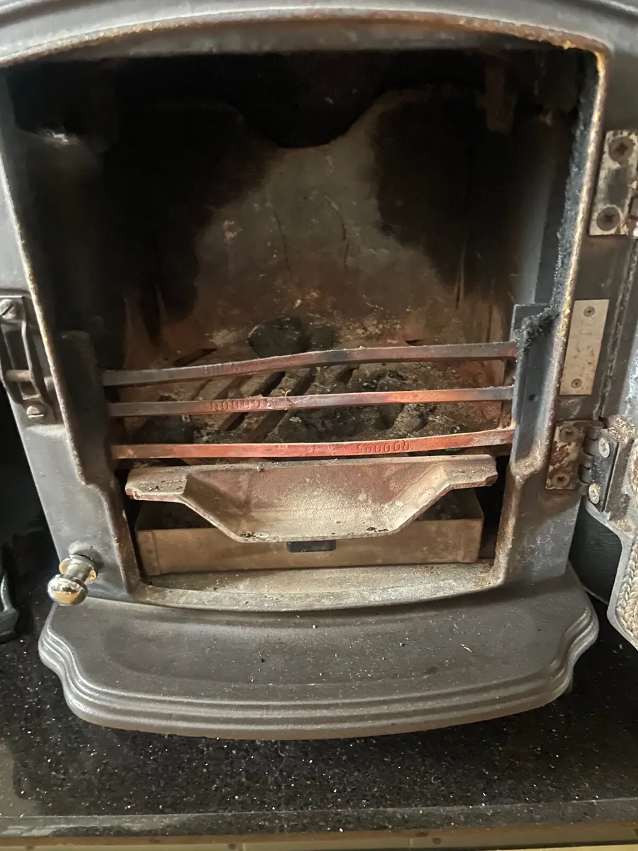 Oisin Stanley stove - Image 1