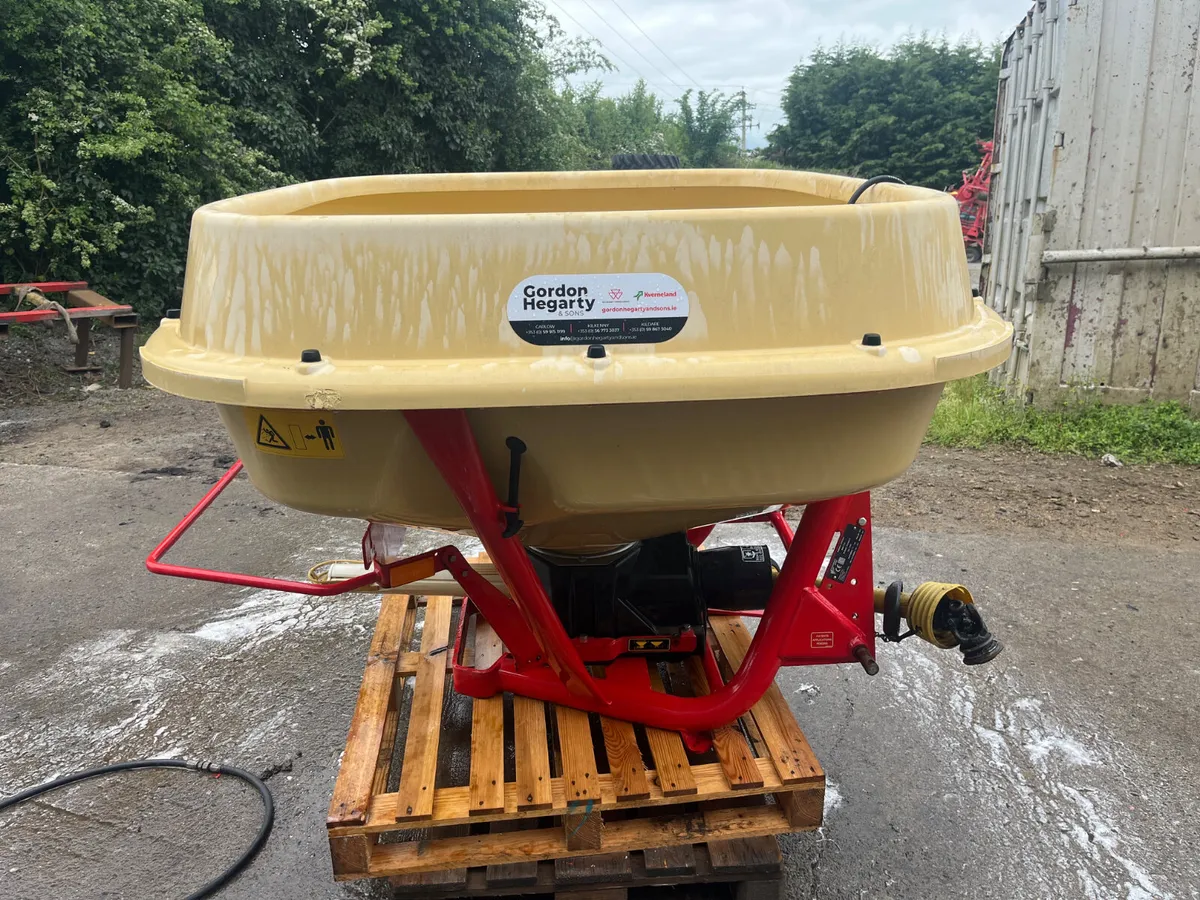 Fertiliser spreader - Image 4