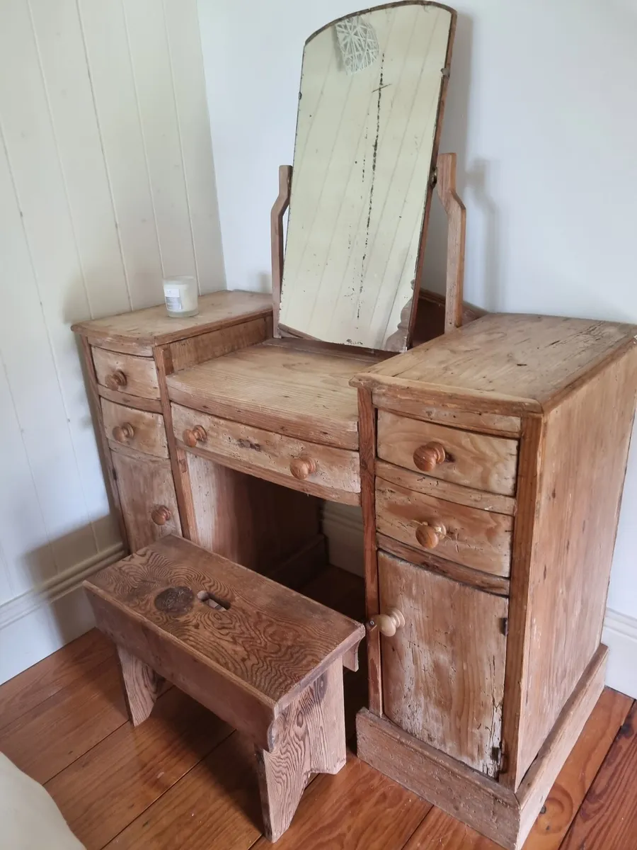 Antique small pine dressing table and mirror - Image 1