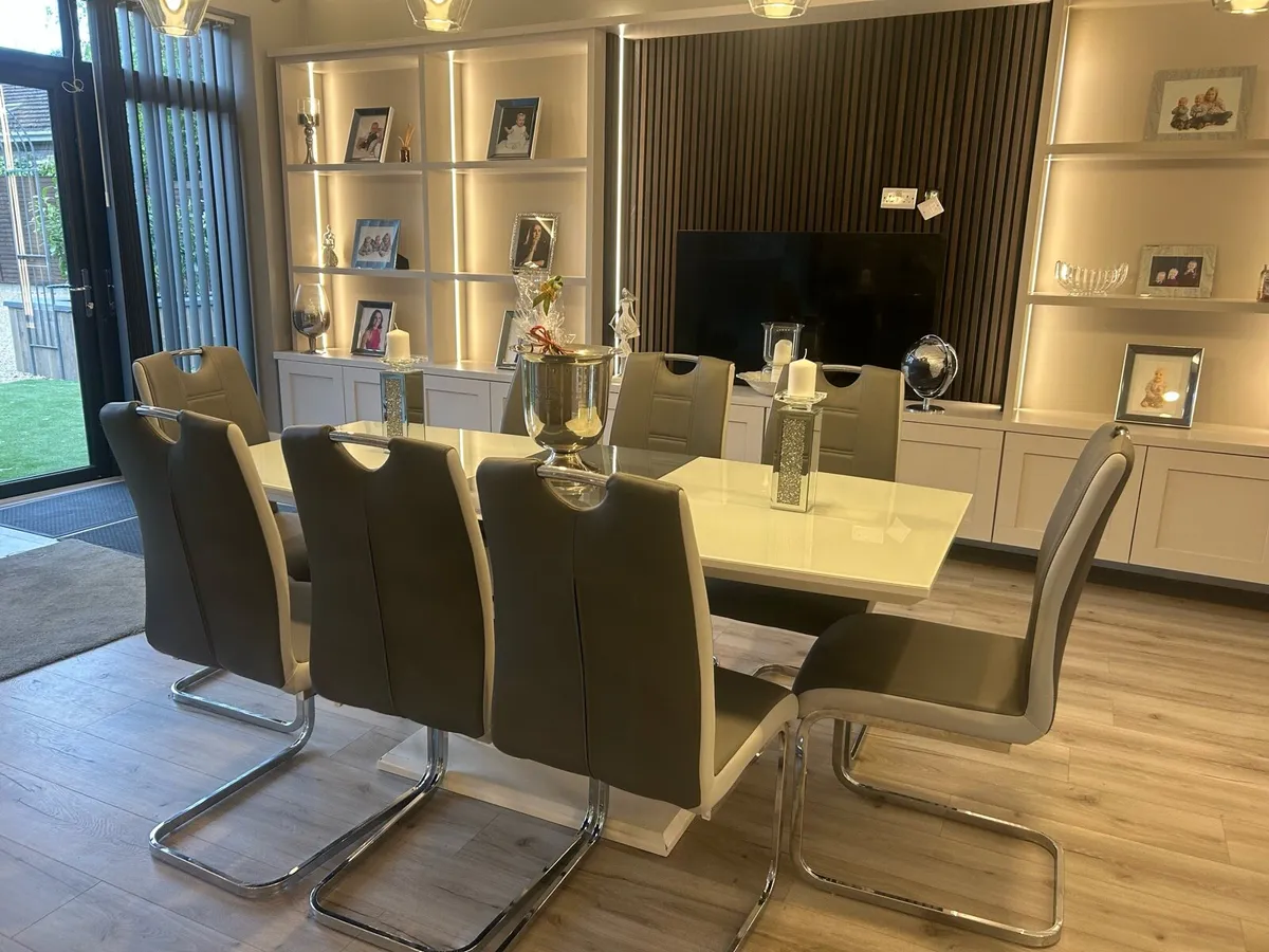 Kitchen and dining table and 8 chairs - Image 3