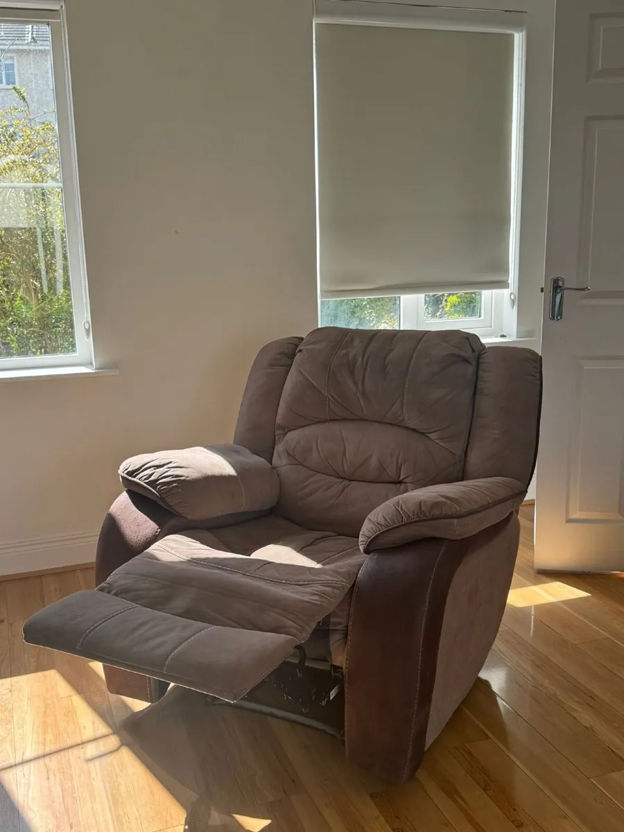 Comfortable Recliner Sofa Set - Image 3
