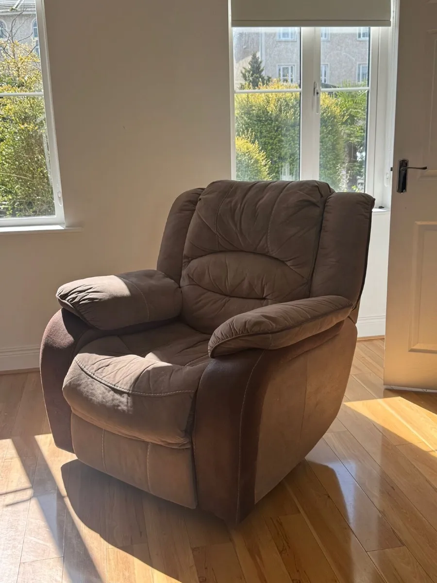 Comfortable Recliner Sofa Set - Image 4