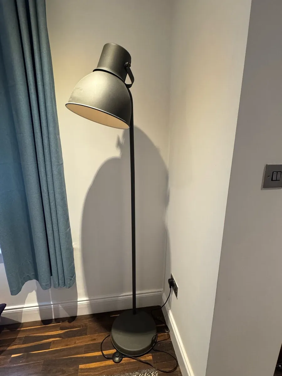 Floor lamp - Image 1