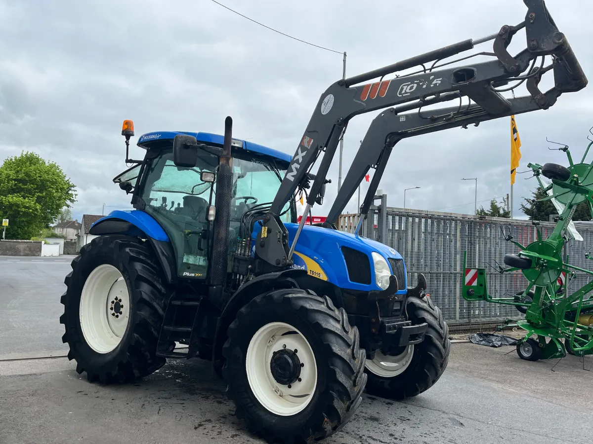 New Holland TS115A 2006 - Image 4