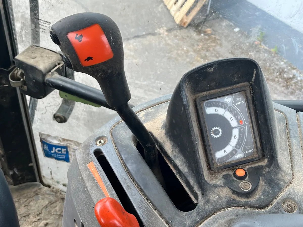 New Holland TS115A 2006 - Image 2