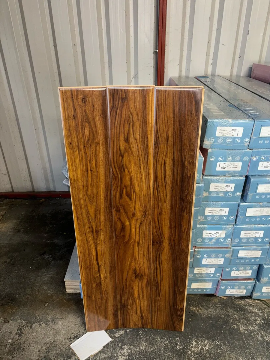 All new high gloss flooring - Image 1
