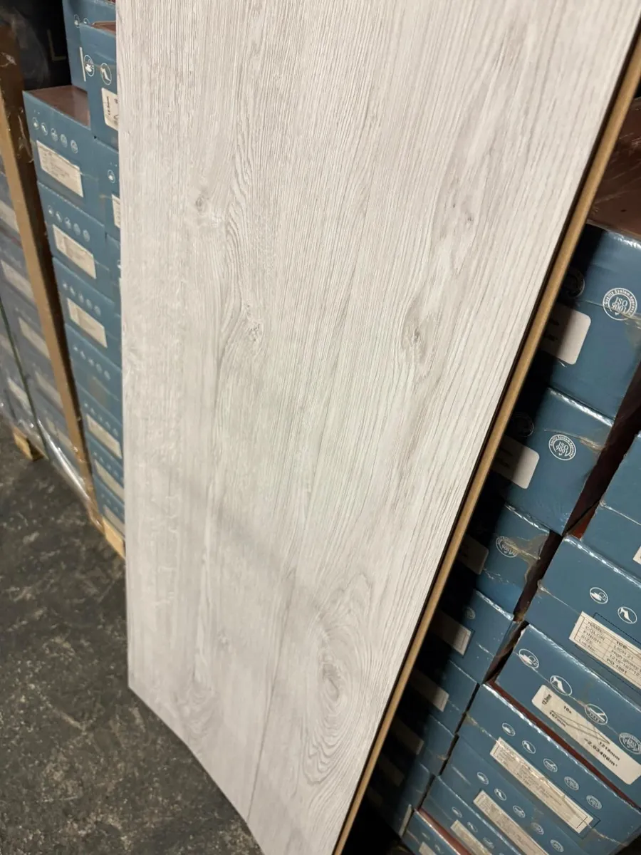 All new high gloss flooring - Image 4