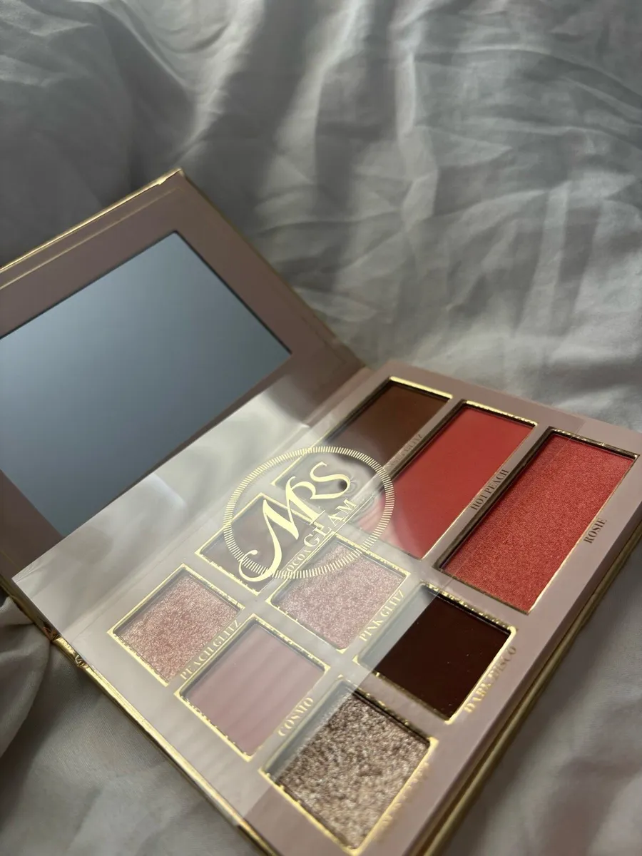 Makeup and hair bits - Image 1