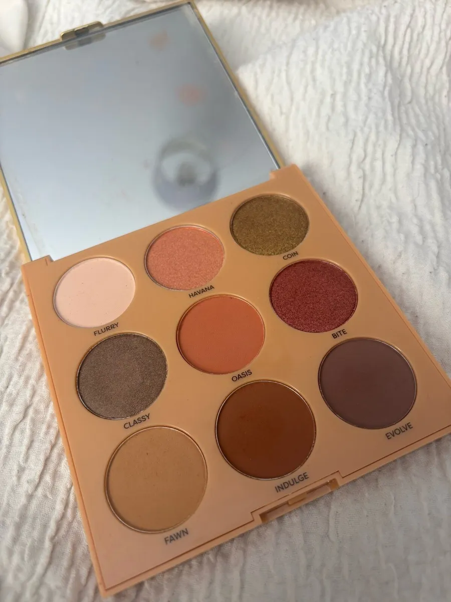 Makeup and hair bits - Image 2