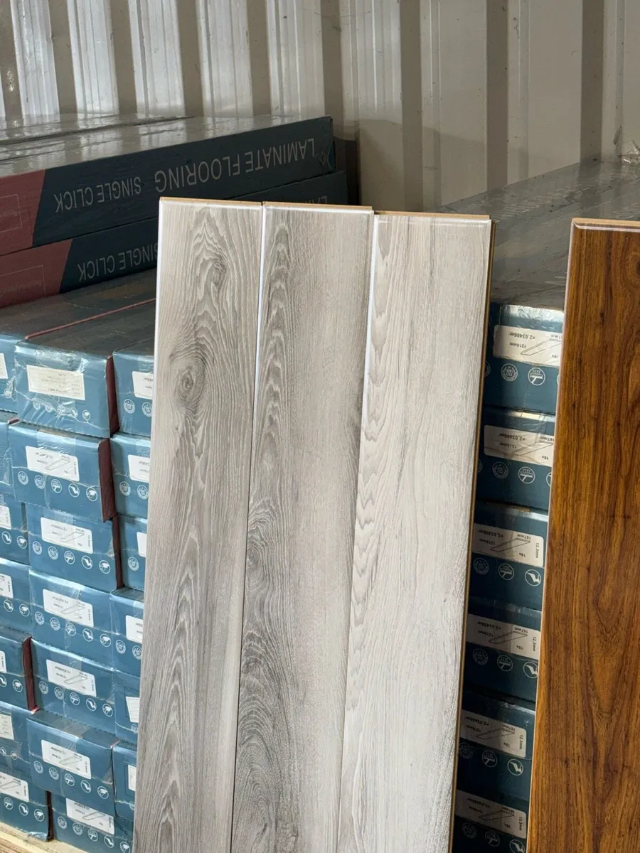 Brand new laminated high gloss flooring - Image 2