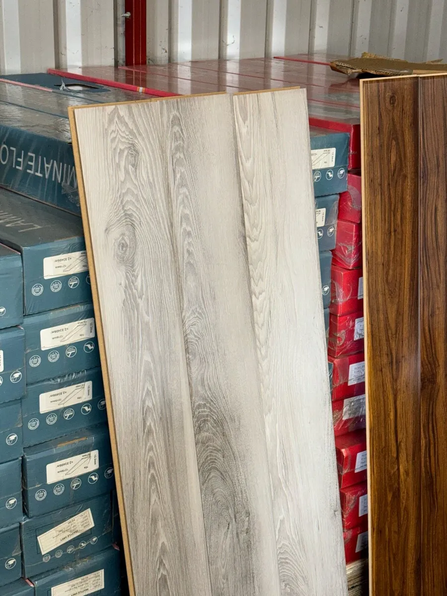 Brand new laminated high gloss flooring - Image 3