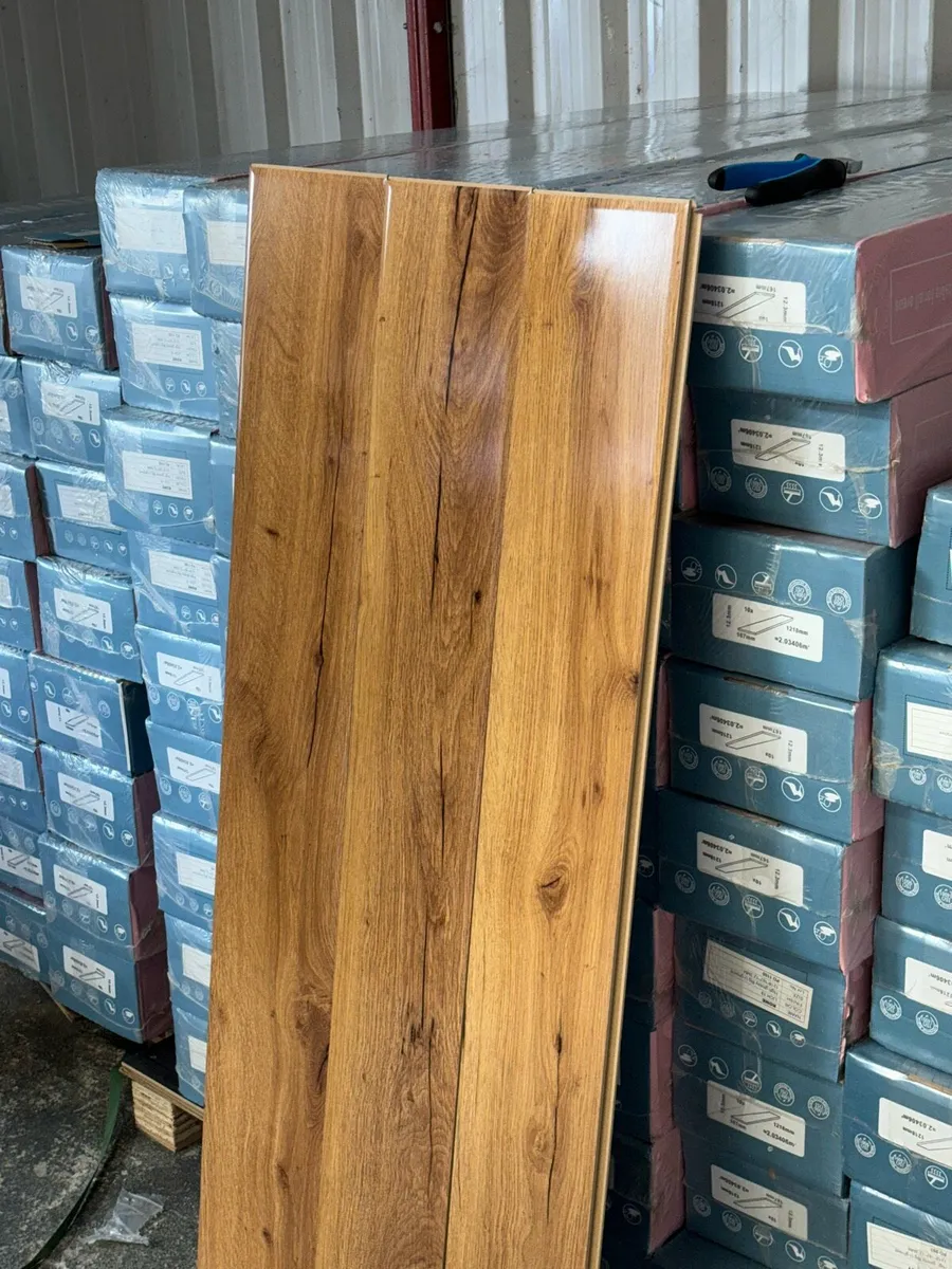 Brand new laminated high gloss flooring - Image 4