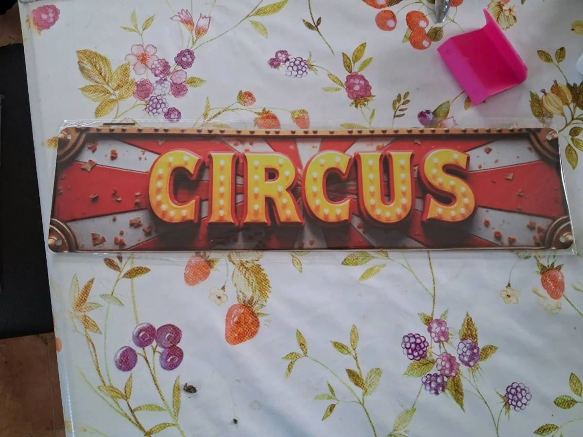 CIRCUS  SIGNS - Image 2