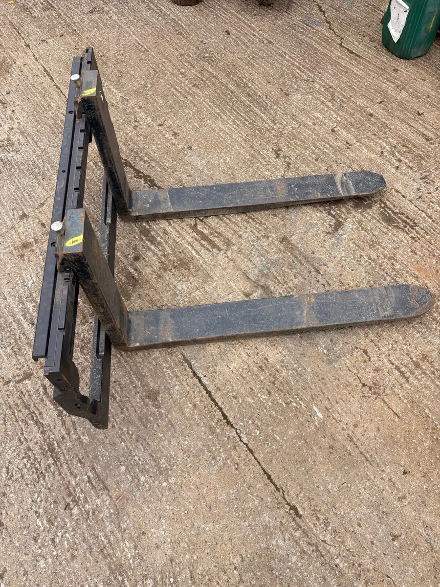Forks and carriage - Image 1