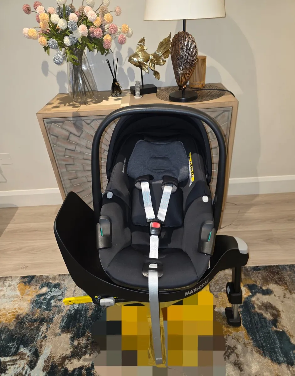 As new Maxi cosi Pebble3 360 with isofix - Image 1
