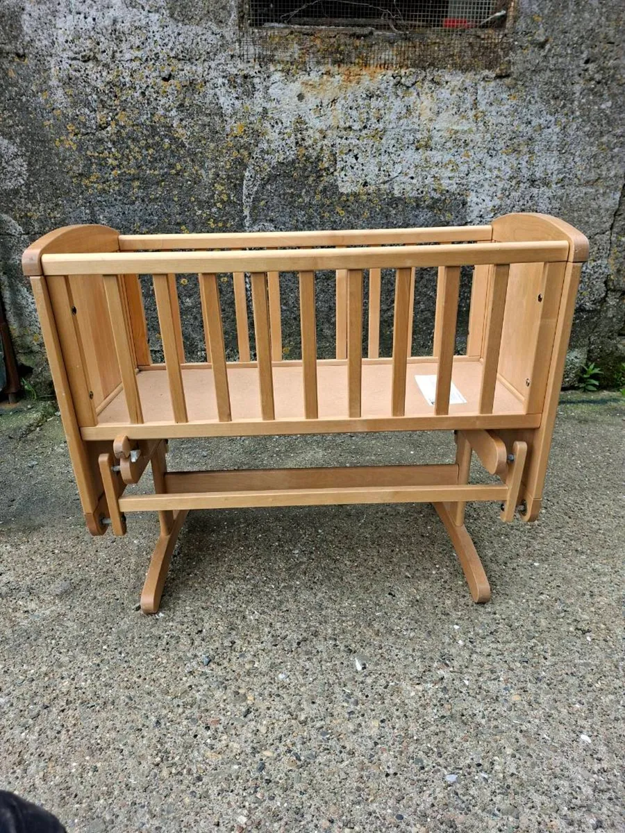 Gliding crib. - Image 1