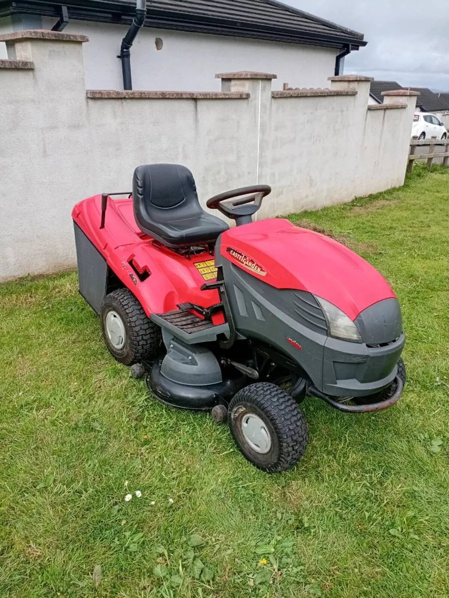 Ride on lawnmower - Image 1