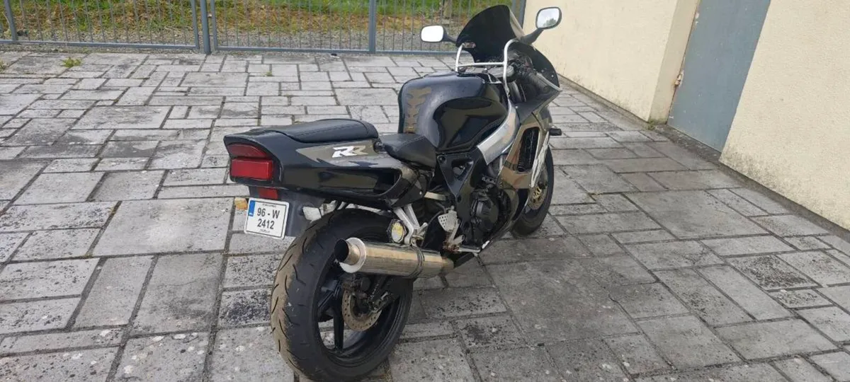 CBR 900 - Image 3