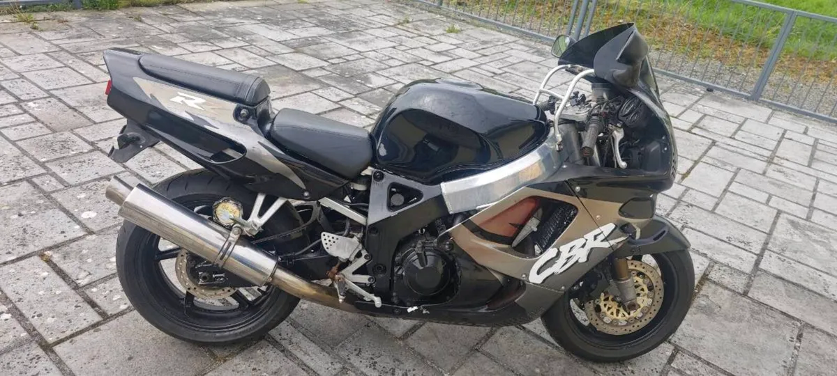 CBR 900 - Image 4