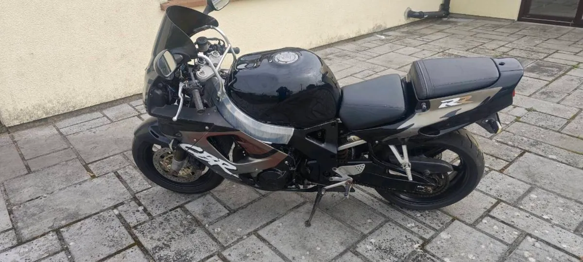 CBR 900 - Image 2