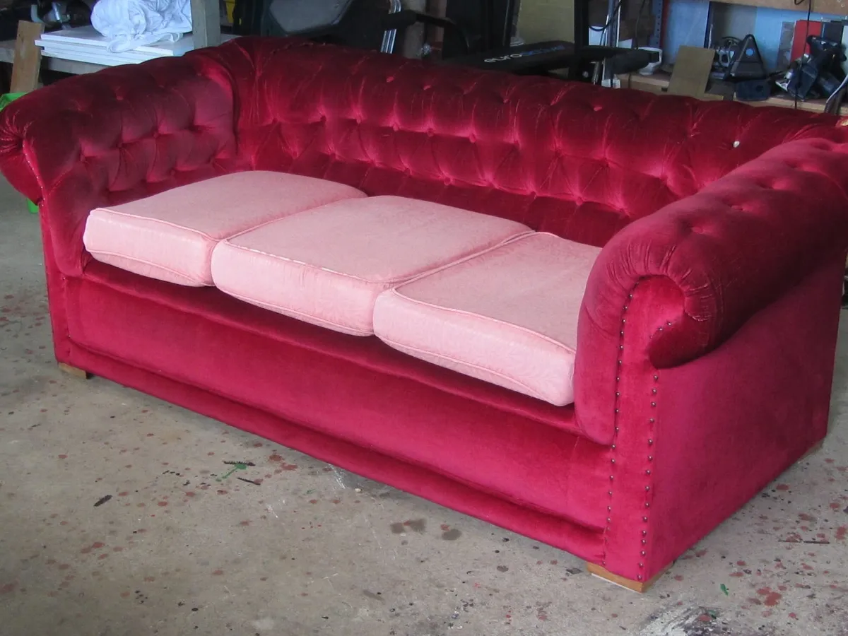 chesterfield sofa - Image 3