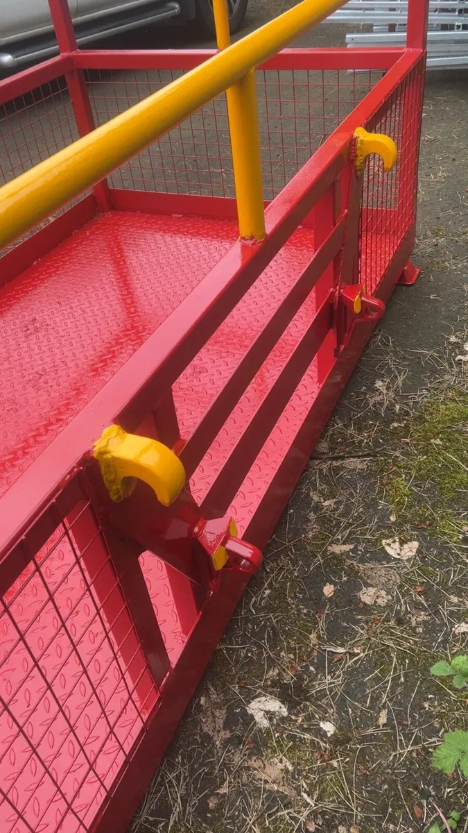 Calf transport cage - Image 4
