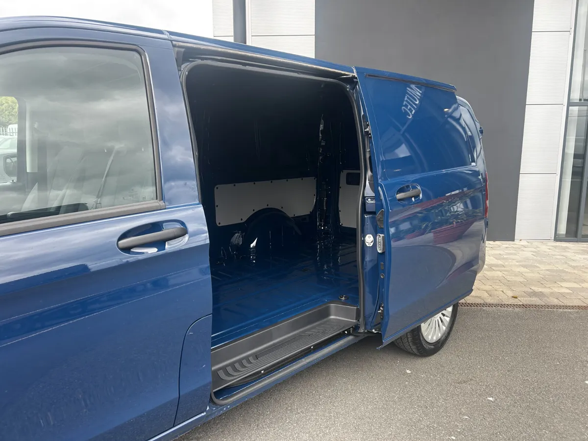 Mercedes-Benz Vito 114 CDI Panel Van L3 - Image 4