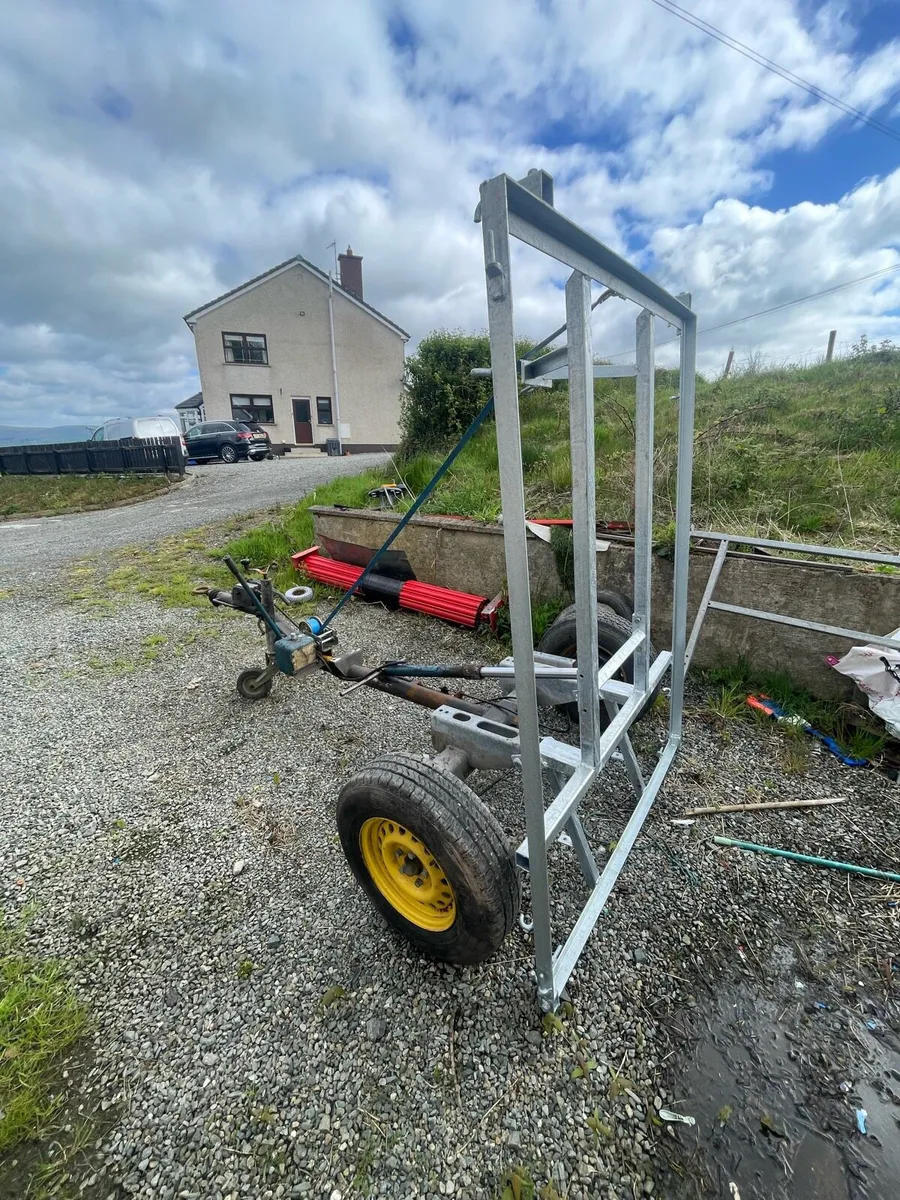 Loading and tipping trailer - Image 1