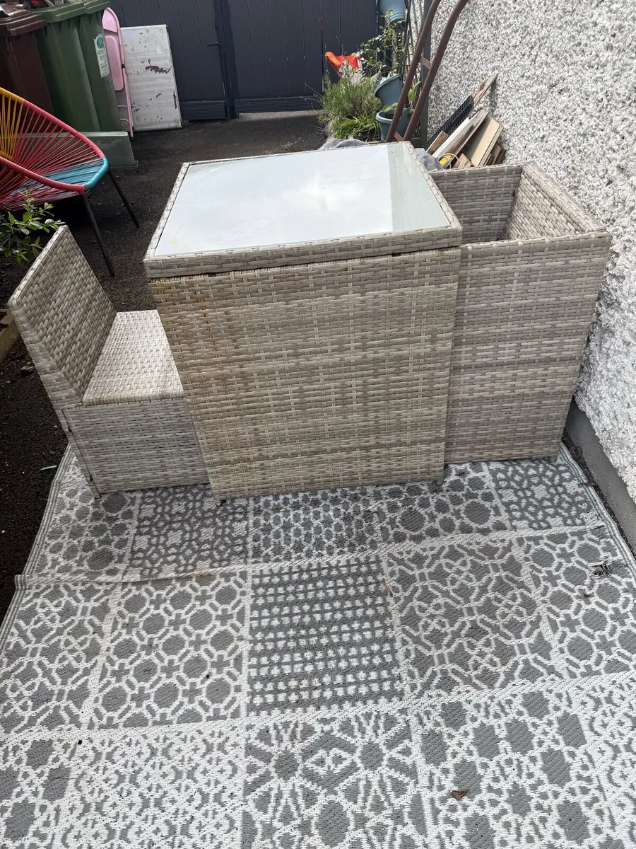 Rattan garden table and chairs - Image 2