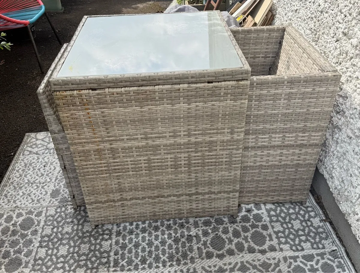 Rattan garden table and chairs - Image 1