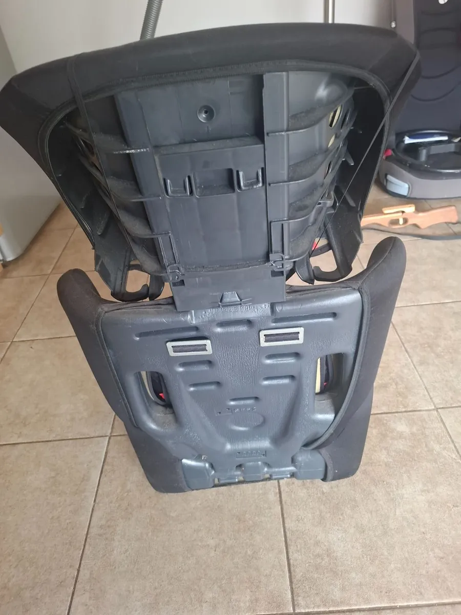 Car seat - Image 1