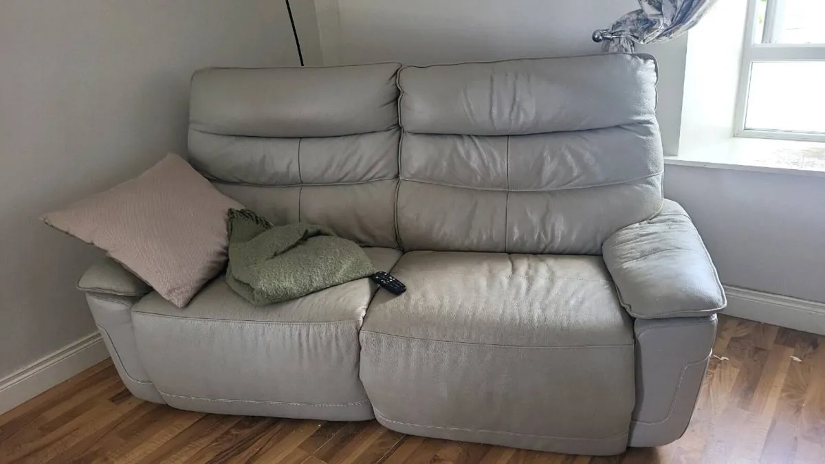 Couch -sofa - Image 1