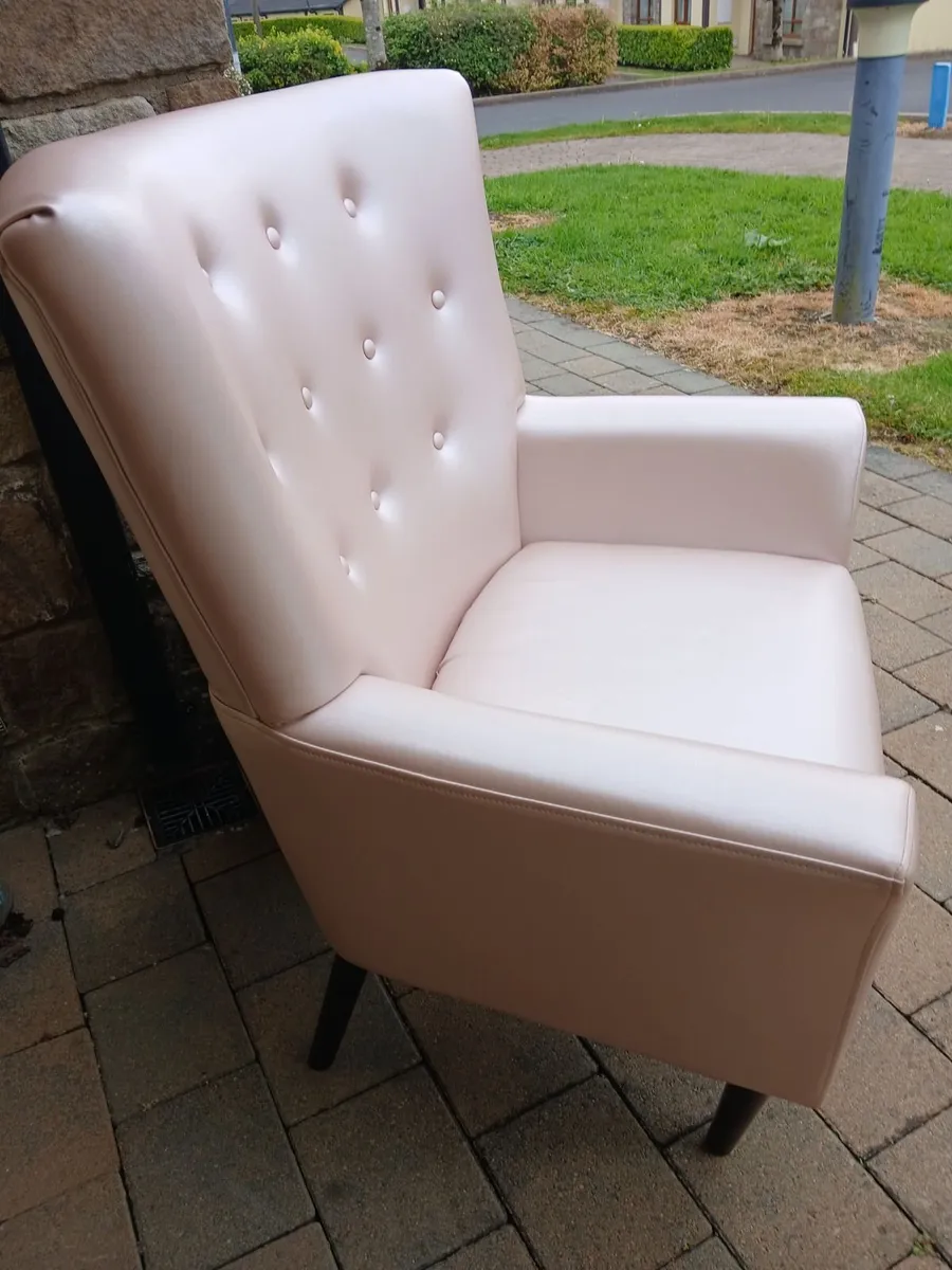 CHAIR - Image 4