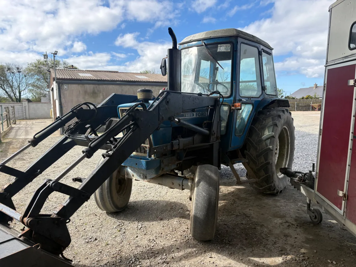Ford 7600 and loader - Image 3