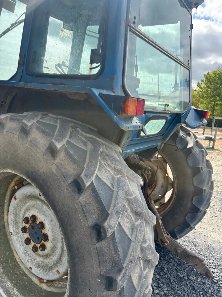 Ford 7600 and loader - Image 4