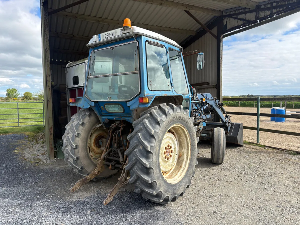 Ford 7600 and loader - Image 2