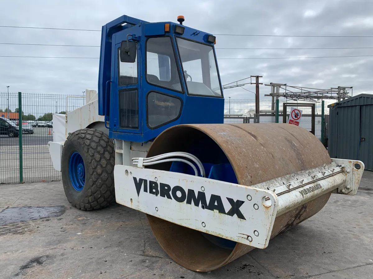 UNRESERVED JCB VIBROMAX SINGLE DRUM ROLLER FOR AUC - Image 4