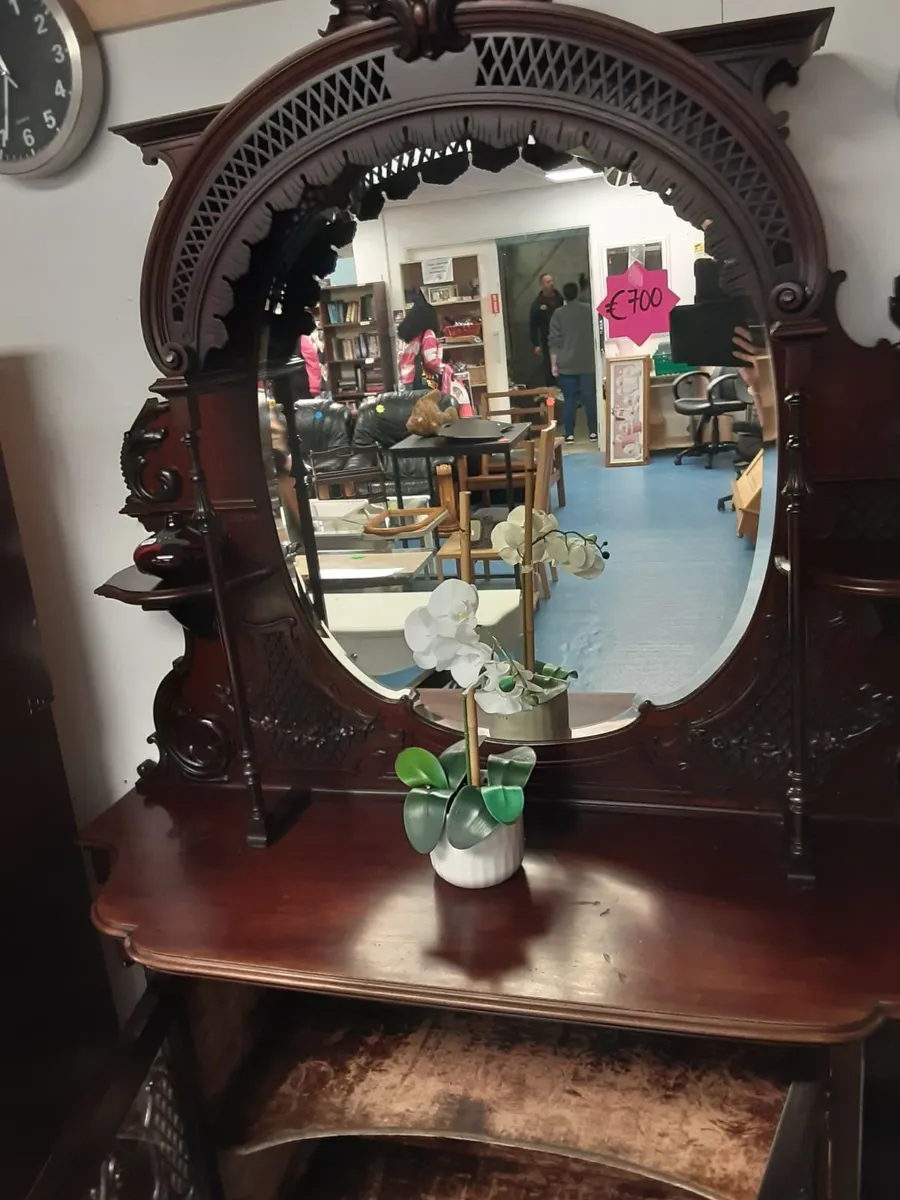 VINTAGE MAHOGANY SIDEBOARD WITH MIRROR - Image 2