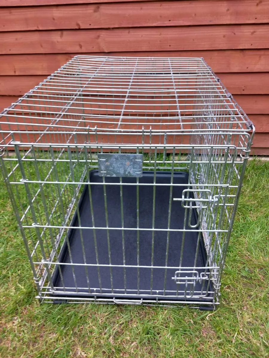 Medium dog travel crate. - Image 1