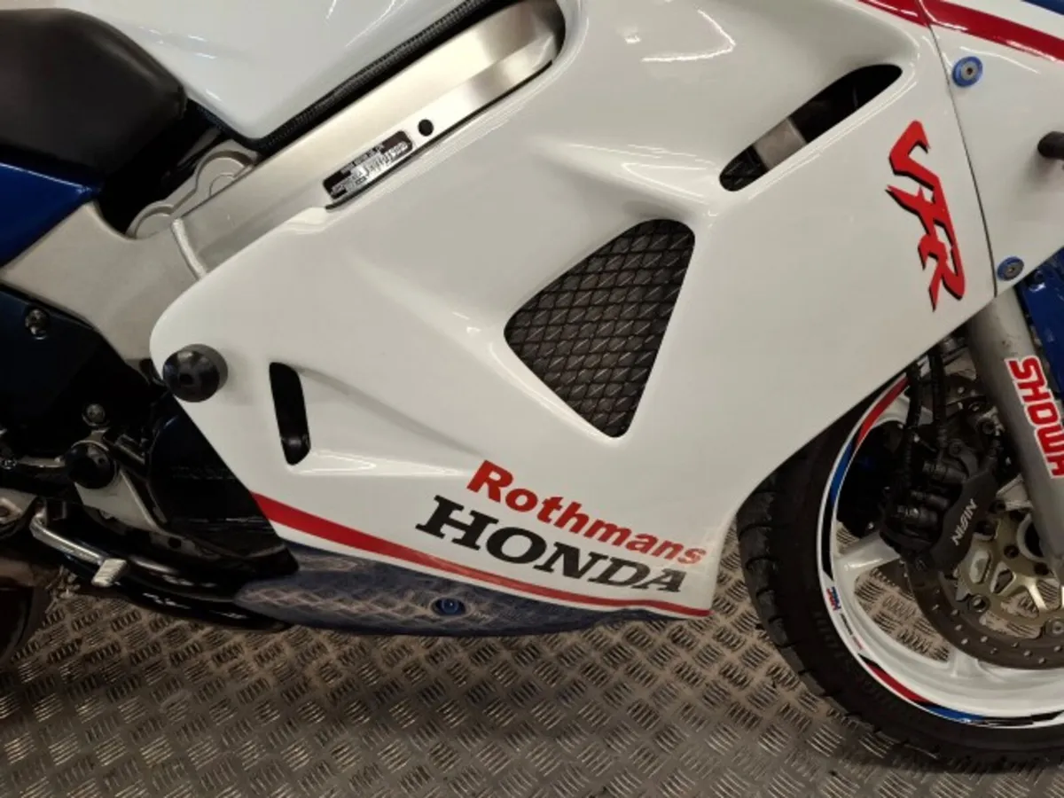 Honda VFR800 2002 - Image 4