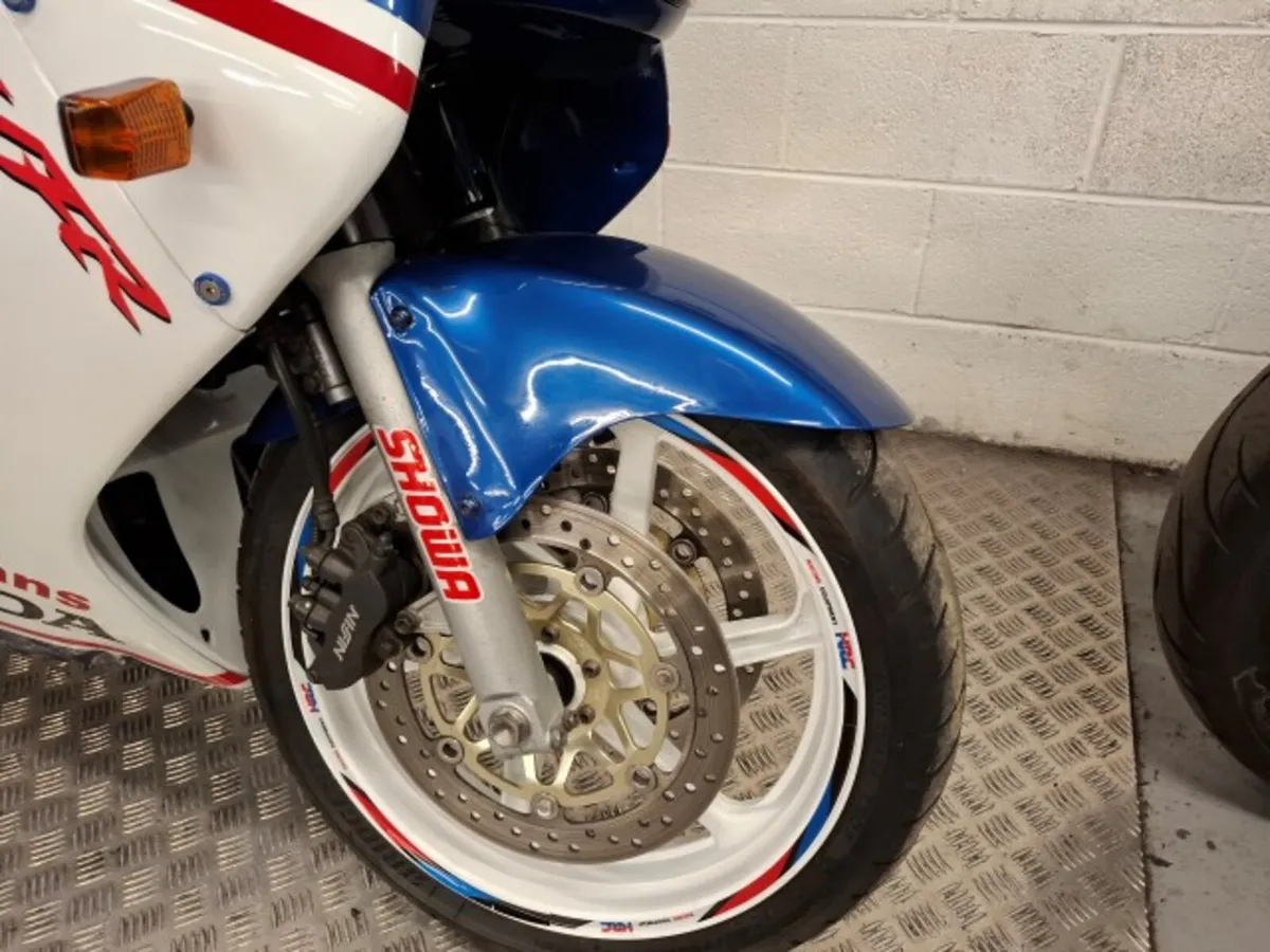 Honda VFR800 2002 - Image 3