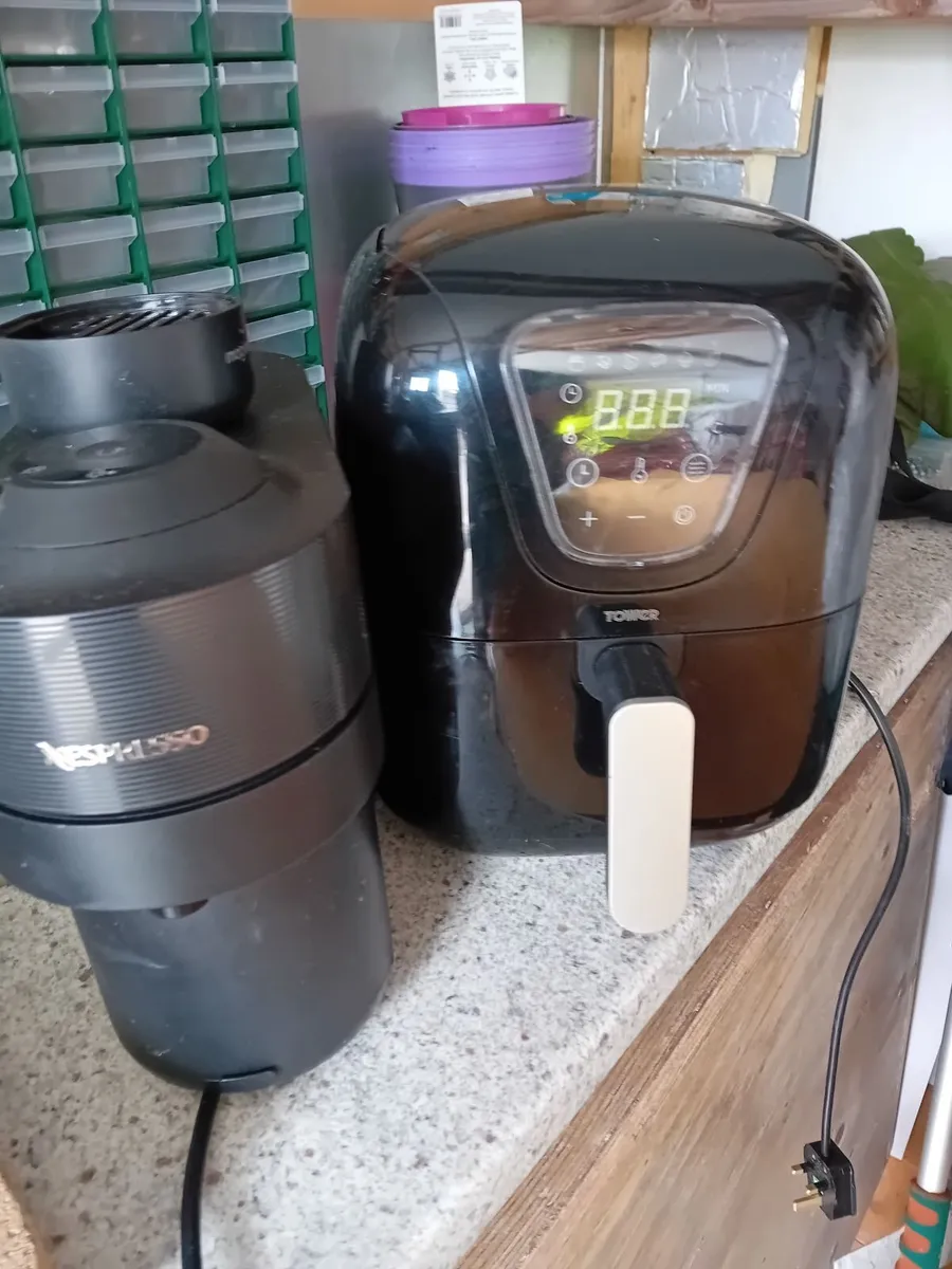 Nespresso machine and air frier - Image 1