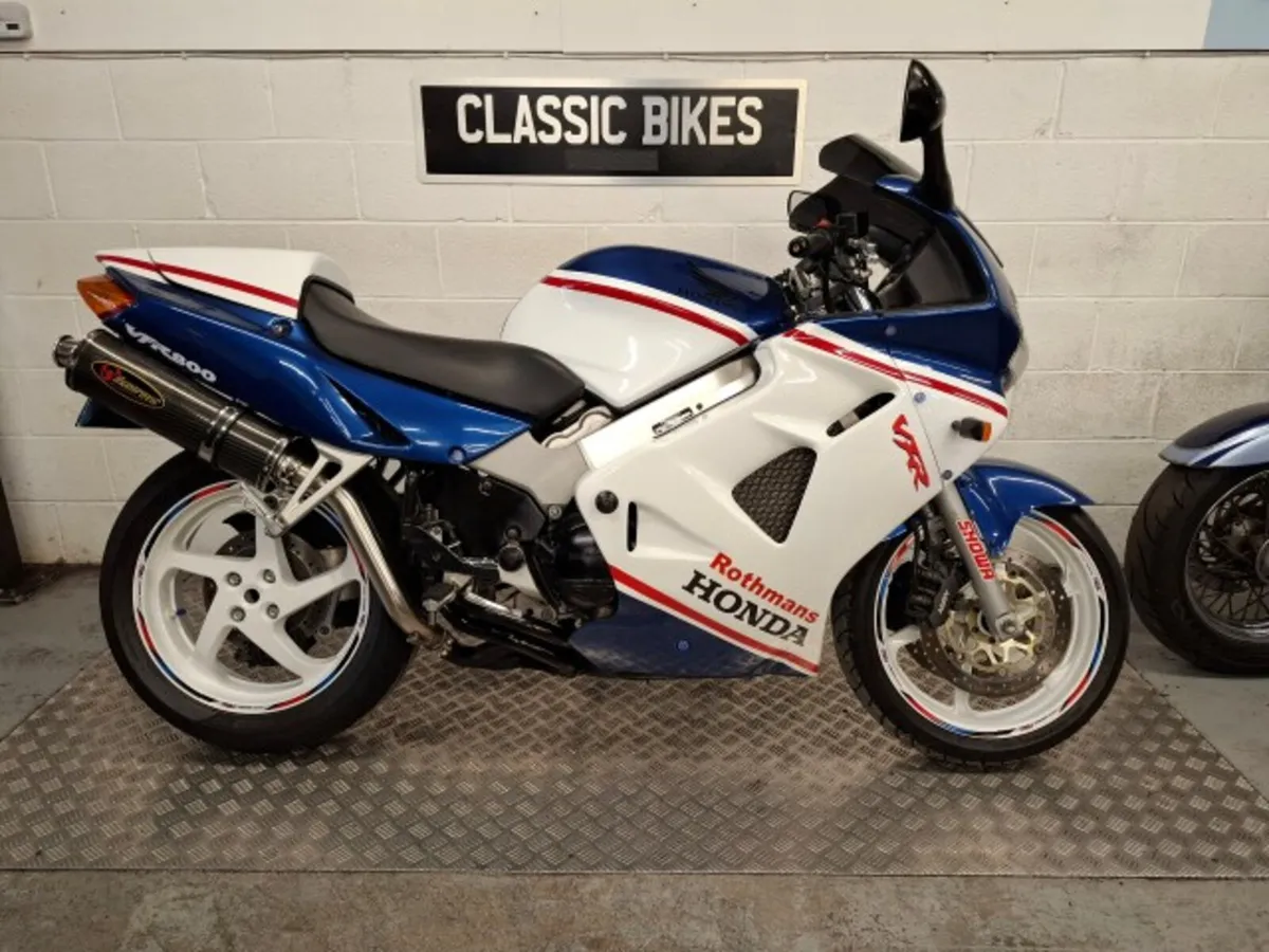 Honda VFR800 2002 - Image 1